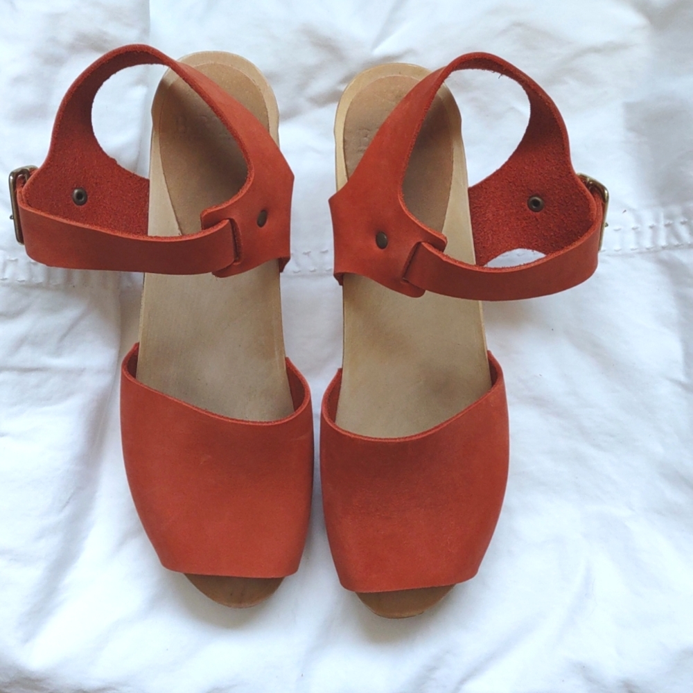 BRYR Emma Spanish Toe Mid Heel Clogs